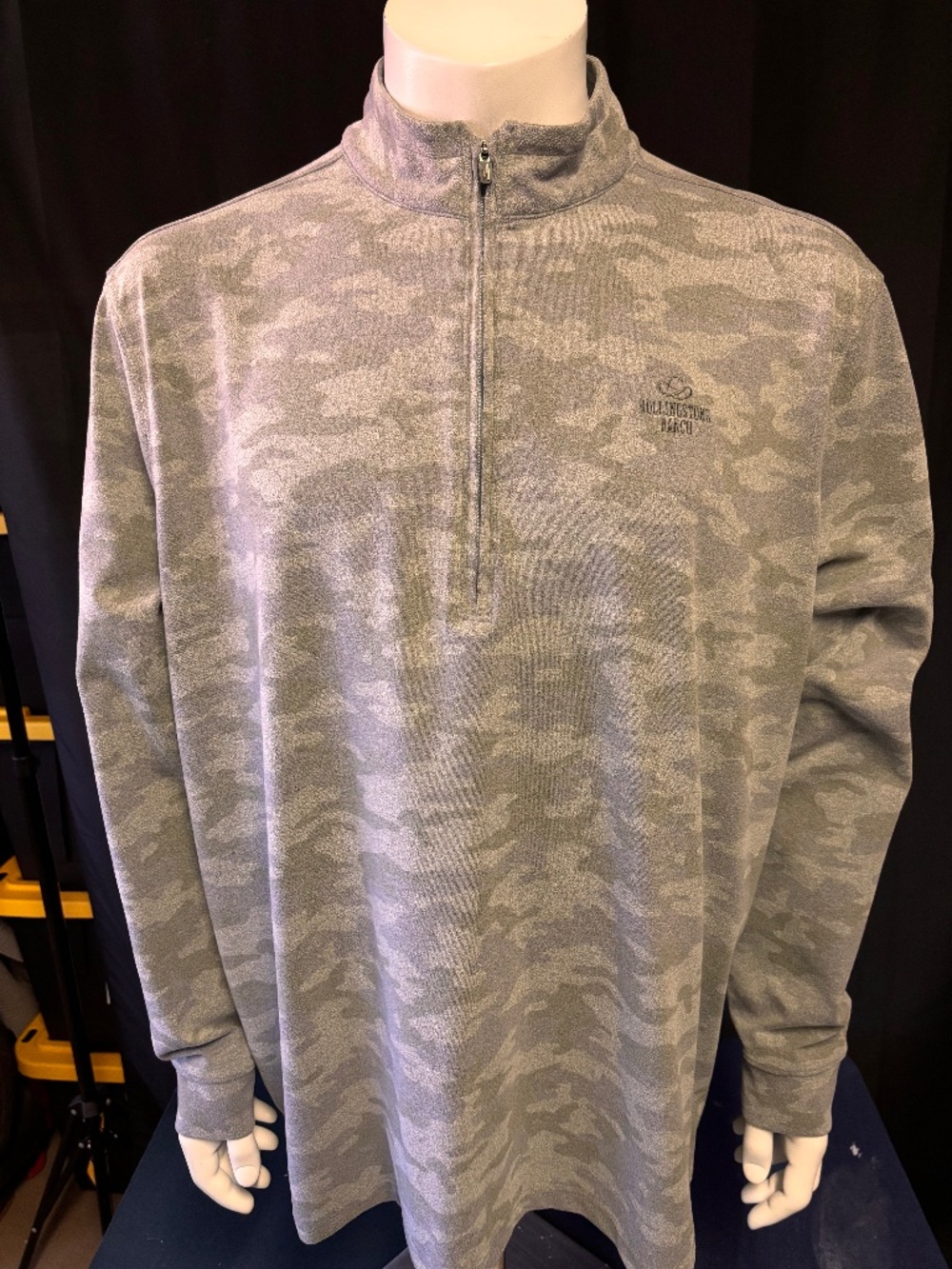 Nice mens XXL johnnie-O camo quarter zip golf jacket from Rollingstone Ranch